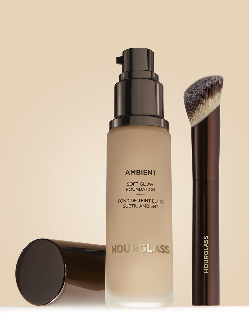 Hourglass Ambient Soft Glow Foundation Brush HOURGLASS Au supplements