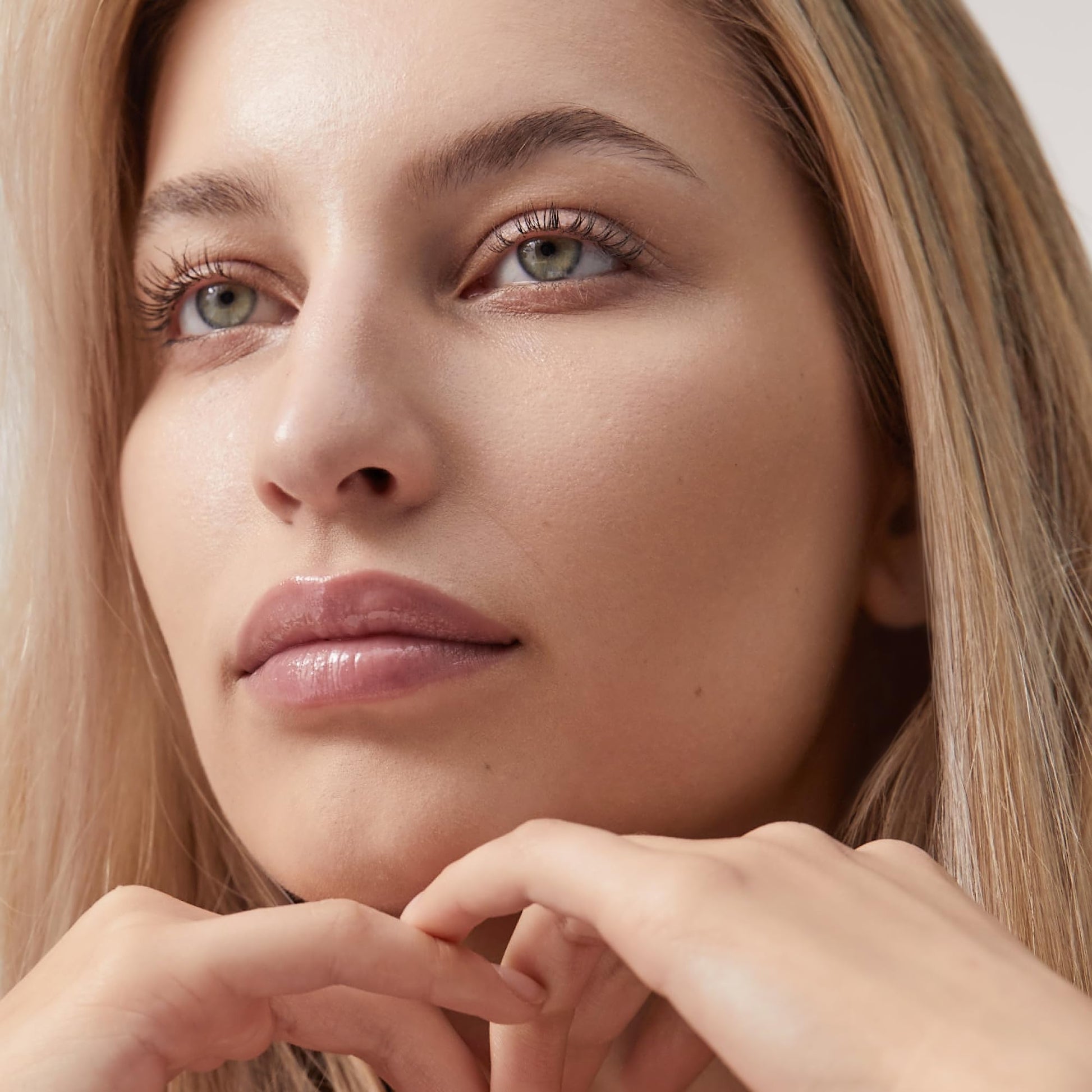 Summer Fridays Sheer Skin Tint - Skin Tint with Hyaluronic Acid - Helps Diminish Uneven Skin Tone - Sheer to Light Coverage - Shade 2 - Light with Cool Undertones (1 Fl Oz) Summer Fridays Au supplements