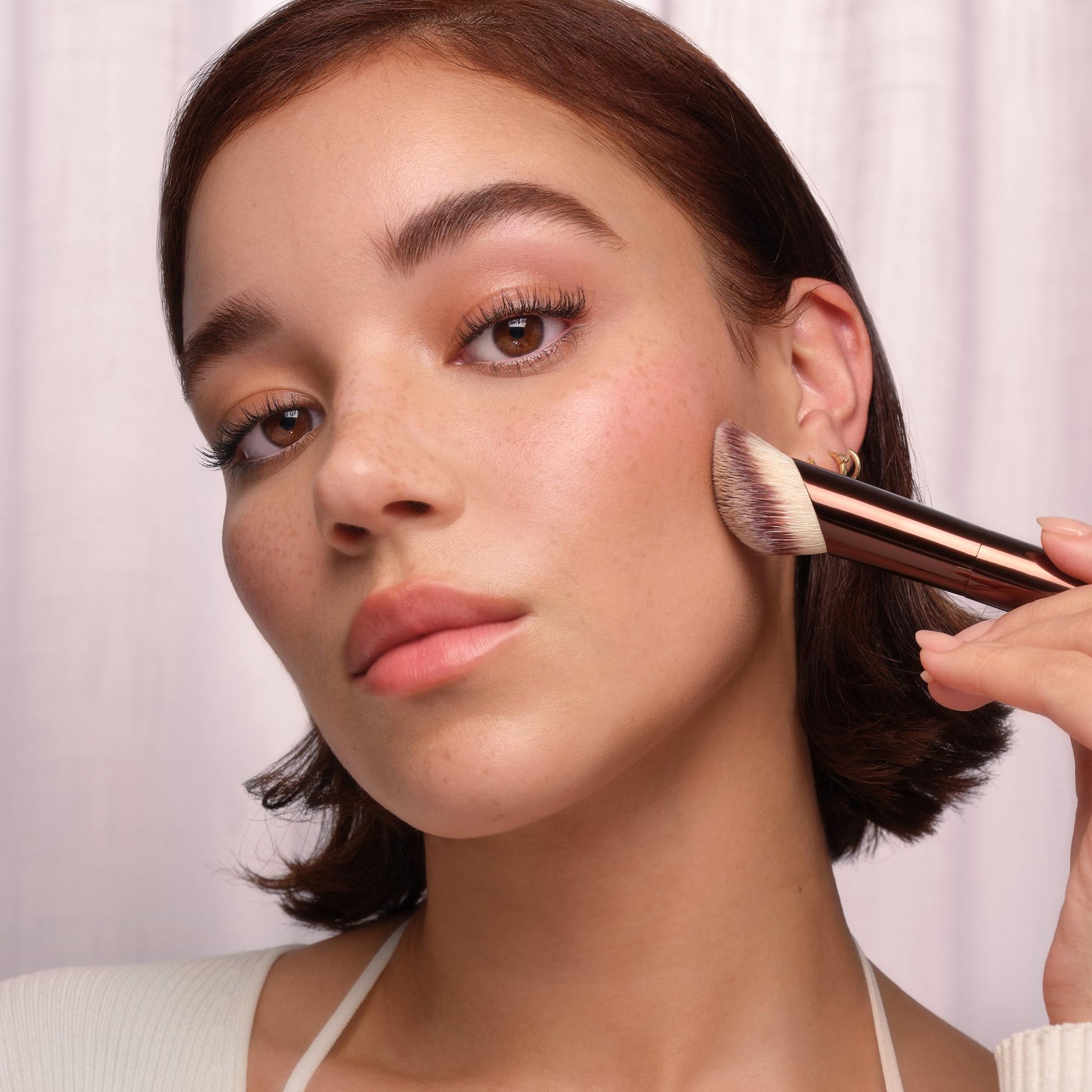 Hourglass Ambient Soft Glow Foundation Brush HOURGLASS Au supplements