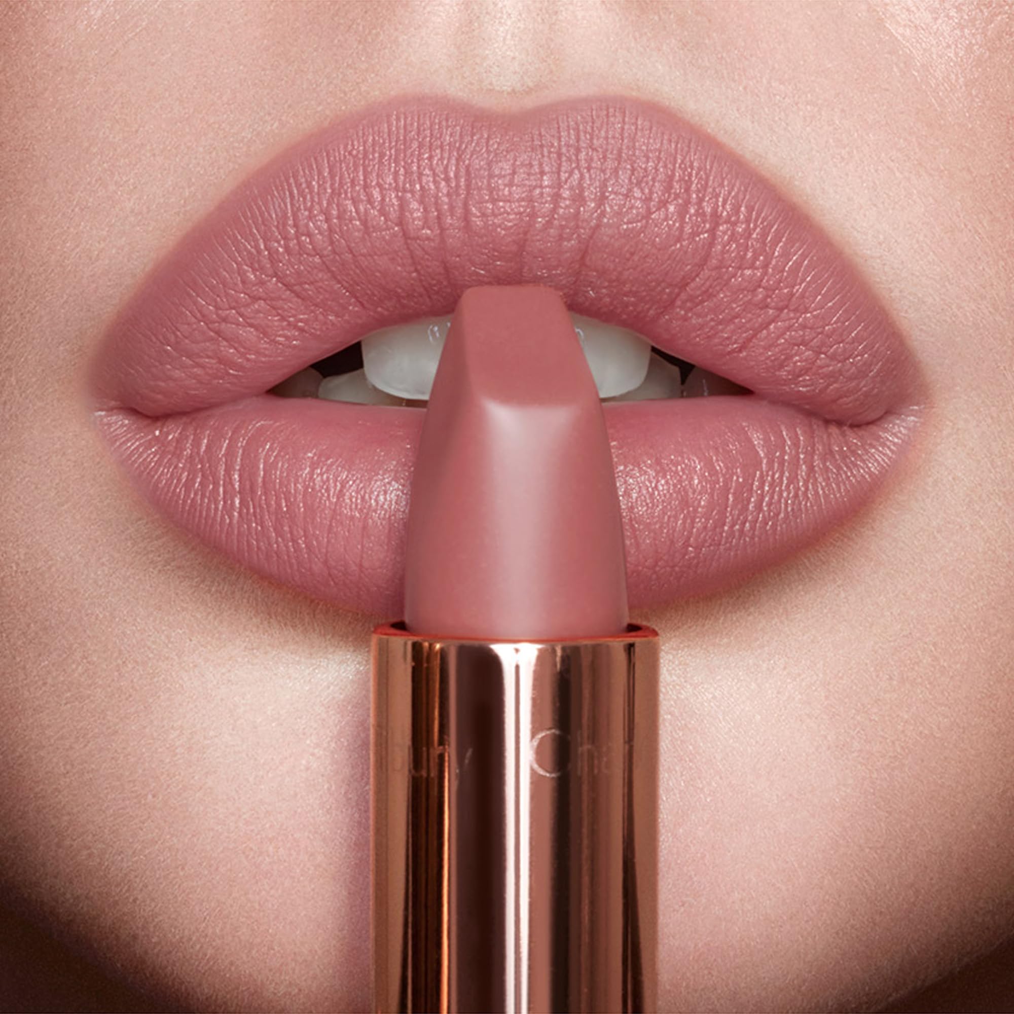 Charlotte Tilbury Matte Revolution Lipstick - Long Lasting, Matte Lipstick with Buildable Color & Lip-Loving Ingredients - Creamy, Easy to Blend Formula - Pillow Talk Original Charlotte Tilbury Au supplements